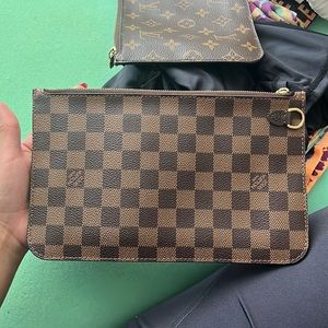 Authentic Louis Vuitton neverfull pouch.